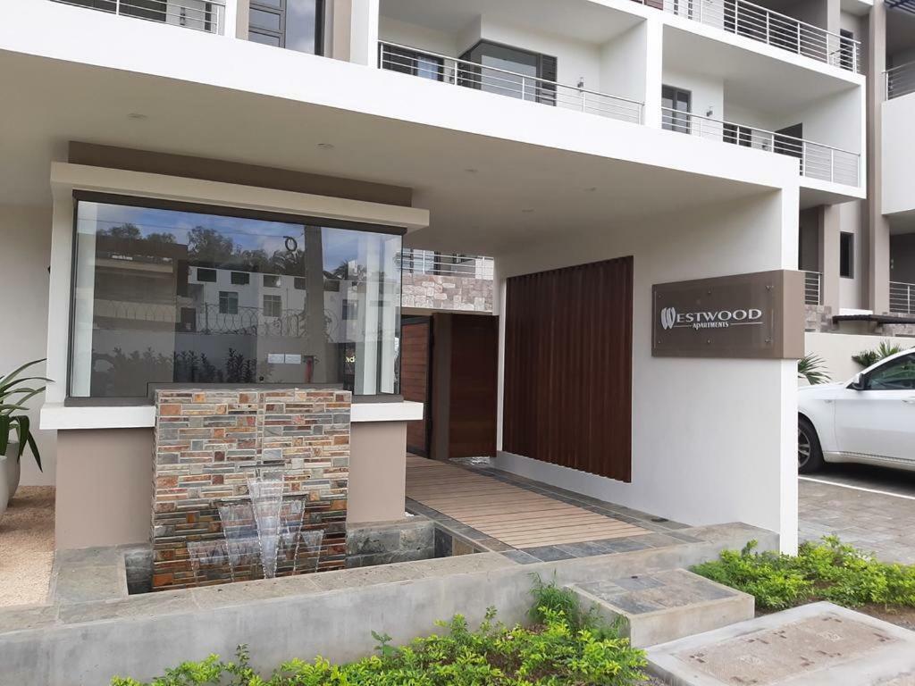 2 Bedroom Flat 15 Mins Walk From Flic En Flac Beach Екстериор снимка