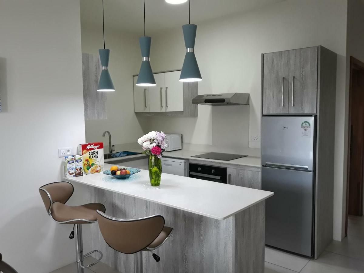 2 Bedroom Flat 15 Mins Walk From Flic En Flac Beach Екстериор снимка