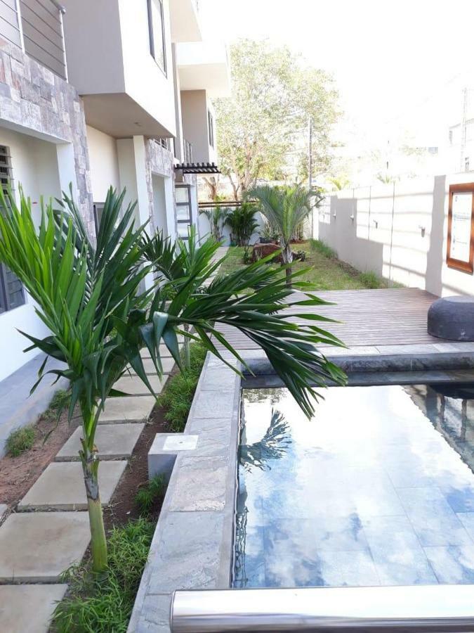 2 Bedroom Flat 15 Mins Walk From Flic En Flac Beach Екстериор снимка
